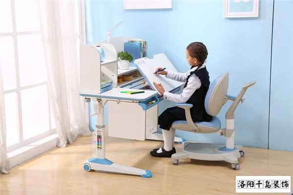 兒童房裝修學(xué)習桌椅